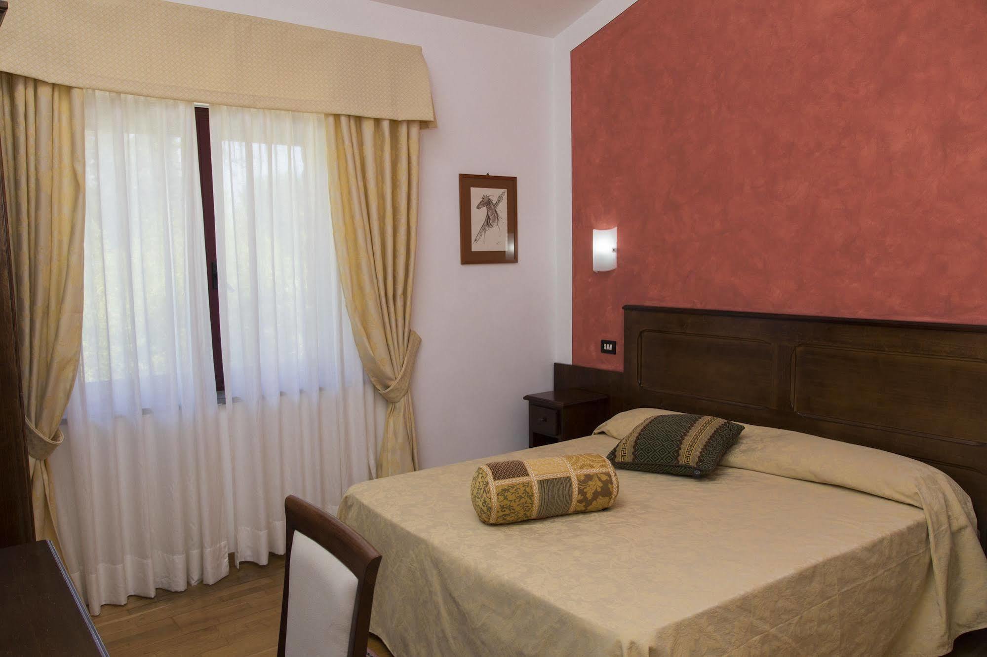 Hotel Ristorante Al Brunello Di Montalcino Ngoại thất bức ảnh